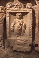 Estela con figura humana